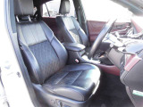 【内装】ハリアーの車内です♪もちろん、フロアマットもついてますよ〜!