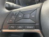 【ステアリングスイッチ】手元のボタンから、オーディオやナビなどの操作ができるので、よそ見をせずに安全に運転に集中できます!