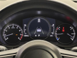 【メーターまわり】ドライバーから見やすい位置にあって安全運転に寄与します。マルチインフォメーションディスプレイでは、クルマに関するたくさんの情報を確認可能。