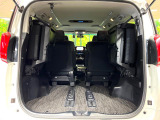 後席を格納すると、これだけの広さが!シーンに合わせたシートアレンジで、大きな荷物も積むことが出来ます♪