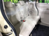 後部座席も気になるようなキズ・汚れやへたり等、大きなダメージはなく、良好な状態です。