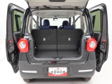 後ろのドアが大きく開くので、荷物が出し入れしやすく積み込みやすいです。大きめの荷物でも大丈夫♪