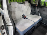 後部座席も気になるようなキズ・汚れやへたり等、大きなダメージはなく、良好な状態です。
