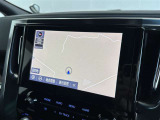 純正ナビを装備。タッチパネル式で使いやすく、お出かけもラクラクです。