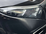メルセデス・ベンツのヘッドライトはヘッドライトをいち早く点灯させ、周囲に対して自車の存在をアピールし、被視認性を高めて交通事故を減らそうという考えなのです。これこそが、メルセデスの安全哲学です。