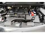 エンジンルームの樹脂部分は丁寧に磨いてツヤをだしています。当社の中古車のエンジンルームクリーニングはとても自信があります★