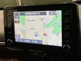純正ナビを装備。タッチパネル式で使いやすく、お出かけもラクラクです。