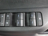 もちろん全席パワーウインドー付。運転席から操作できて便利です。