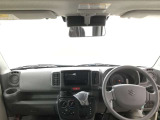 見通しのよいすっきりとした視界で、誰でも運転しやすいです。運転のしやすさは疲れにくさにも繋がりますよ♪