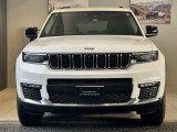 伝統のセブンスロットルグリルが一目でJeepと分かります。