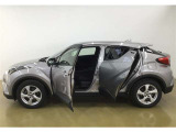 開口部が広く、乗り降りのしやすいお車です