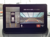狭い場所での駐車やすれ違いなどでより的確な運転操作に役立つ360&deg;ビューモニターが装備されています。