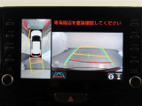 パノラミックビューモニター付きです。車両を上から見たような映像をモニター画面に表示。運転席からの目視では見にくい、車両周辺の状況をリアルタイムでしっかり確認できます。