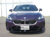 BMWと言えば特徴的なキドニーグリル。ダイナミックなフロントマスクを演出します。