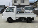 展示中古車は全て外装と内装のクリーニングを行っています♪