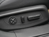 運転席8ウェイパワーシート(スライド/リクライニング/ハイト前・後)+運転席4ウェイ電動ランバーサポート