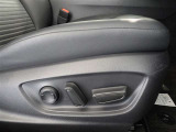 パワーシート搭載。微妙な調整が手軽にでき、ピッタリのポジションで運転することが可能です。