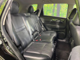 後部座席も気になるようなキズ・汚れやへたり等、大きなダメージはなく、良好な状態です。