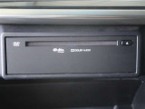 車内でCD DVDのメディアが楽しめます。