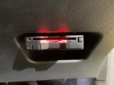 【ETC】有料道路を利用する際に料金所で停止することなく通過できる、ETC車載器(ノンストップ自動料金収受システム機器)が装備されています。セットアップを行うことで利用可能になります。