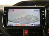 【カメラ】バックカメラが付いていますので車庫入れ時の後方確認も安心です。