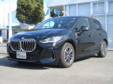 BMWの最大の特徴は「走りの楽しさ(駆けぬける歓び)」を中心に、スポーティな性能・独自のデザイン・高い技術力を一貫して追求している点です。