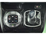 ハイブリッドカーですが運転操作は普通の車と変わりませんのでご安心ください。操作方法はスタッフが説明いたしますのでお気軽にご質問ください