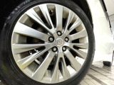 【純正18インチアルミホイール】外観にマッチした純正アルミホイールを装着しております。各種社外アルミホイールや、スタッドレスタイヤも取扱いしております。是非ご相談ください♪