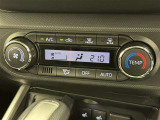 オートエアコン付きなので一度、気温を設定すれば自動的に過ごし易い温度に調整してくれますよ。 車内をいつでも快適空間にしてくれます。