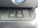 【衝突回避被害軽減装置・車線逸脱警報装置・先進ライト】のセットスイッチです。安全装備搭載でドライバーの安全をサポートします。