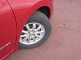 185/70R14タイヤ+アルミホイールです。ご納車の際は新品タイヤに交換します! スタッドレスタイヤや各種オプションのご注文も承っております(^^)!