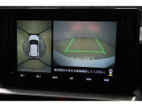 パノラマモニターでクルマの周囲の確認が出来て安心です。