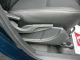 運転席シートリフター付いているので座高が高い方や低い方に嬉しい装備