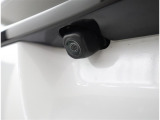 バックカメラが付いているので後方確認が非常にしやすいです。今や運転初心者も熟練者も必須装備!ついていて損はないですね♪