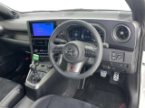運転席まわりです。 各操作スイッチは使いやすい位置に配置されてます。