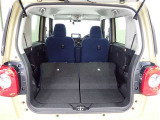 セカンドシートを倒すとさらに広々のラゲッジスペース