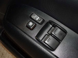 運転席と助手席のみパワーウィンドウを装備しています。