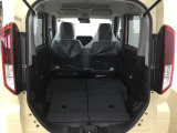 シートアレンジが多彩で、荷物の大小に応じてスペースを変えられる便利なお車です!