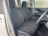 運転席シート廻りは使用感も少なく、良好な状態となっています。前オーナー様が丁寧に使っていたことがよくわかりますね。