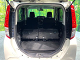 普段のお買い物や通勤、送迎等に十分な荷室スペースを確保しております。セカンドシートを倒すと、大きな荷物の積載も可能です♪