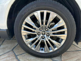 ボディースタイルにマッチした純正アルミホイールです!