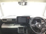 見通しのよいすっきりとした視界で、誰でも運転しやすいです。運転のしやすさは疲れにくさにも繋がりますよ♪
