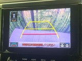 【バックカメラ】駐車時に後方がリアルタイム映像で確認できます。大型商業施設や立体駐車場での駐車時や、夜間のバック時に大活躍!運転スキルに関わらず、今や必須となった装備のひとつです!