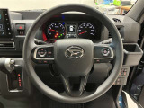 ステアリングから手を離さず、運転に集中したままオーディオ等の操作ができます。