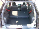 荷室広々。後席を倒して大きい荷物や長い荷物の積み込み可能に。