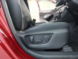 パワーシート搭載。微妙な調整が手軽にでき、ピッタリなポジションで運転することが可能です。
