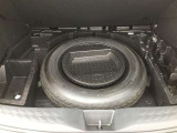 スペアタイヤを装備しています