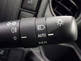 【オートライト】車外の明るさに応じて、自動的にライトの点灯・消灯をしてくれます。