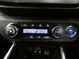 オートエアコンは、常にお好みの温度に調整ができ車内を快適な空間に保ってくれます。