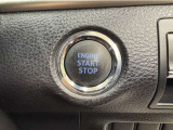 エンジンスタートボタンです。キーが車内にあれば、エンジンの始動・停止はブレーキを踏んでスイッチを押すだけ!キーを取り出す手間を省き、ワンプッシュでエンジンを操作するので簡単でスムーズです。